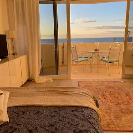 Golden Hour Beachfront 马尔韦利亚