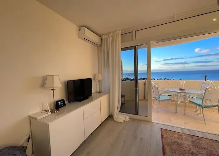 Golden Hour Beachfront 公寓