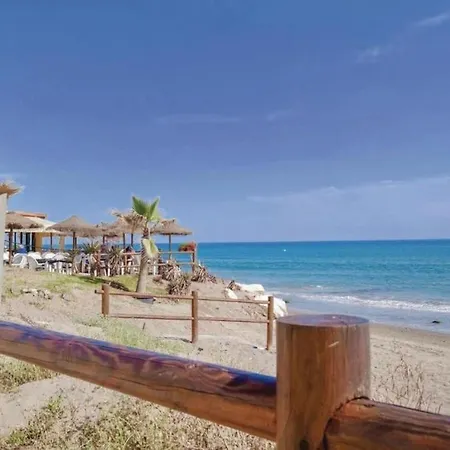 Golden Hour Beachfront Daire *