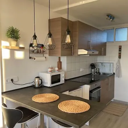 Golden Hour Beachfront Appartement *