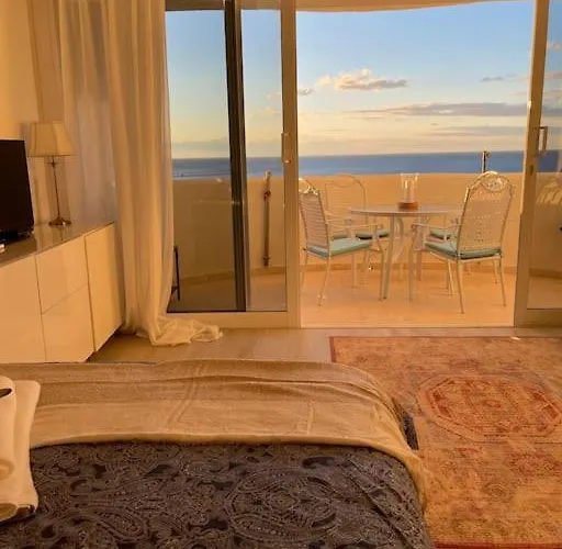 Golden Hour Beachfront מארבלה